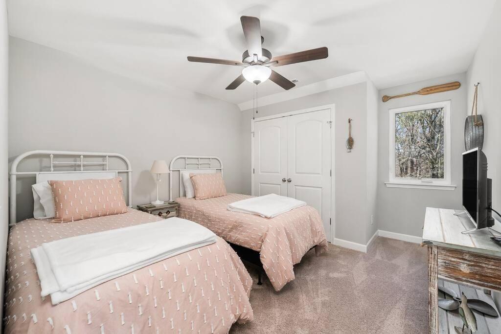 Beautiful With And Marina Access, Firepit, Golf Cart Included Hébergement de vacances Estill Springs