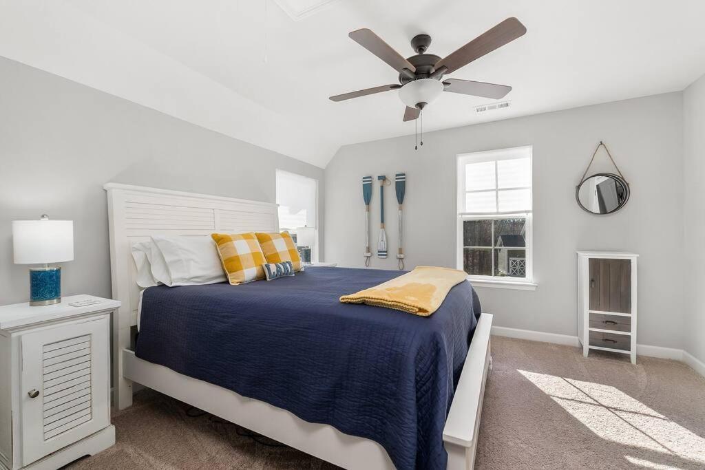 Beautiful With And Marina Access, Firepit, Golf Cart Included